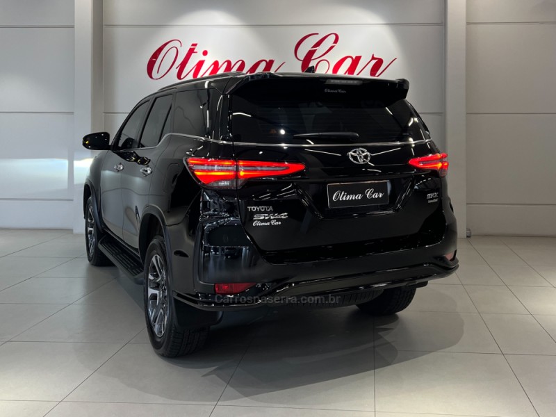 HILUX SW4 2.8 4X4 SRX PLATINUM TURBO DIESEL 4P AUTOMÁTICO - 2024 - FLORES DA CUNHA
