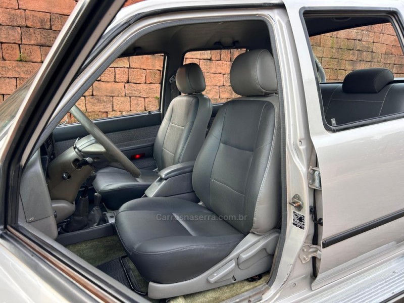 HILUX 2.8 SR5 4X4 CD 8V DIESEL 4P MANUAL - 2001 - VENâNCIO AIRES
