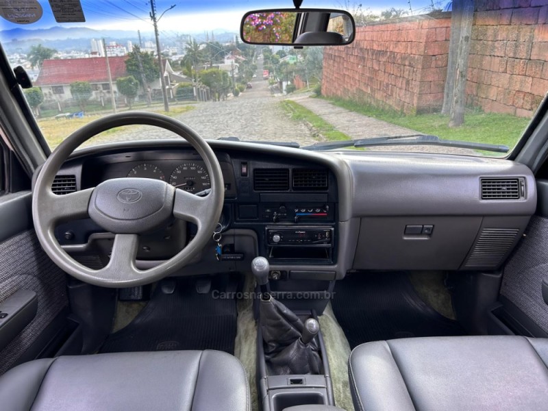 HILUX 2.8 SR5 4X4 CD 8V DIESEL 4P MANUAL - 2001 - VENâNCIO AIRES