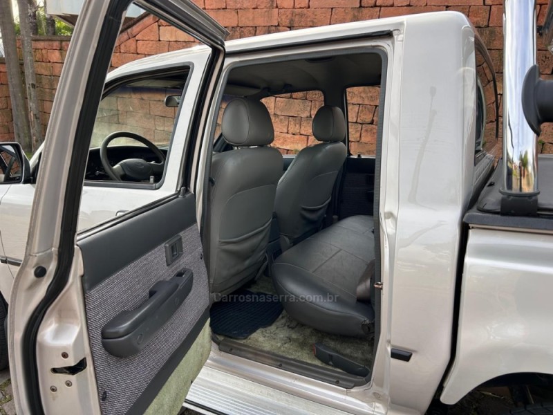 HILUX 2.8 SR5 4X4 CD 8V DIESEL 4P MANUAL - 2001 - VENâNCIO AIRES