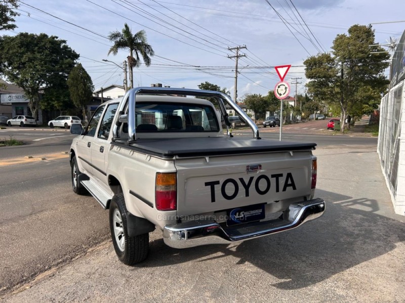 HILUX 2.8 SR5 4X4 CD 8V DIESEL 4P MANUAL - 2001 - VENâNCIO AIRES