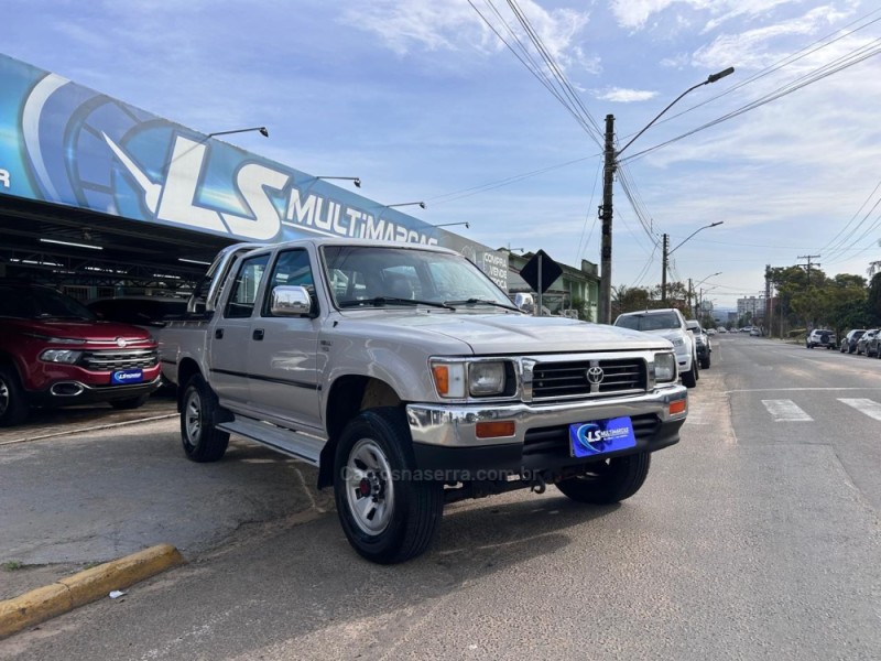 HILUX 2.8 SR5 4X4 CD 8V DIESEL 4P MANUAL - 2001 - VENâNCIO AIRES