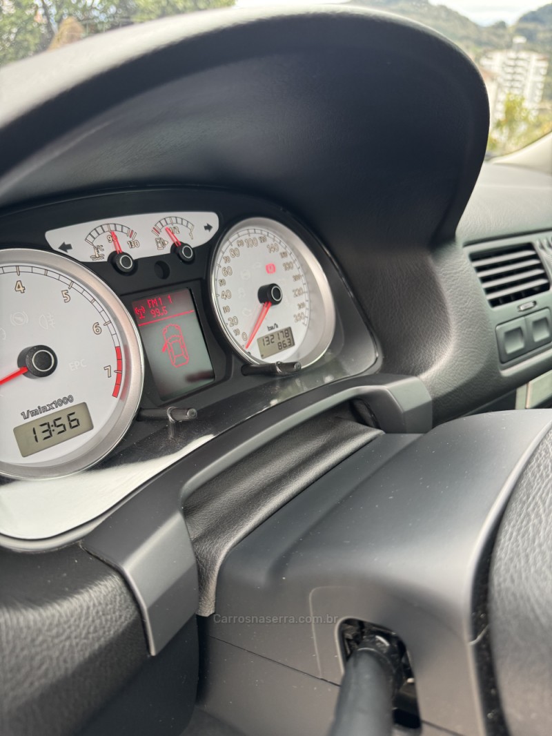 GOLF 1.6 MI SPORTLINE LIMITED EDITION 8V FLEX 4P MANUAL - 2014 - NOVA ARAçá