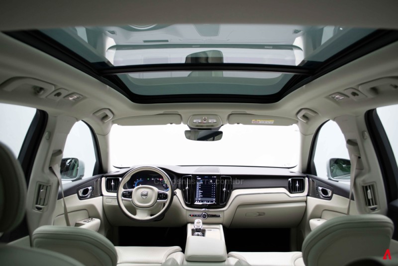 XC60 2.0 T8 ULTIMATE AWD HIBRIDO 4P AUTOMÁTICO - 2024 - GARIBALDI