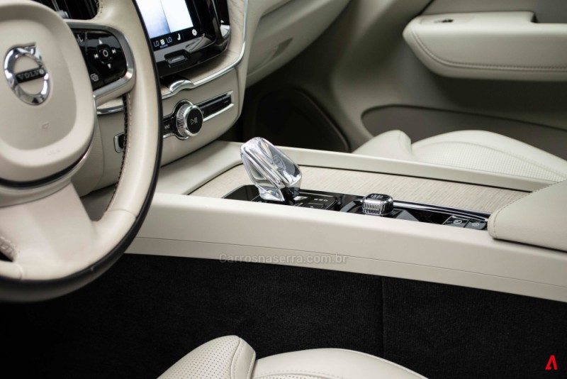XC60 2.0 T8 ULTIMATE AWD HIBRIDO 4P AUTOMÁTICO - 2024 - GARIBALDI