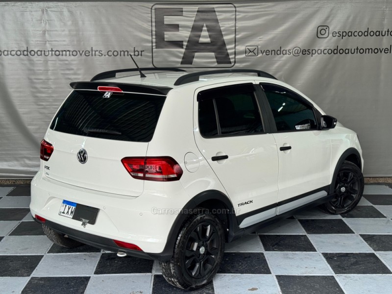 FOX 1.0 MPI TRACK 12V FLEX 4P MANUAL - 2017 - NOVA PRATA