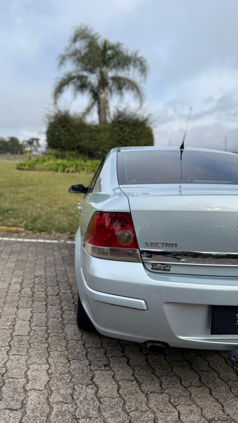 VECTRA 2.0 MPFI EXPRESSION 8V 140CV FLEX 4P MANUAL - 2010 - CAXIAS DO SUL