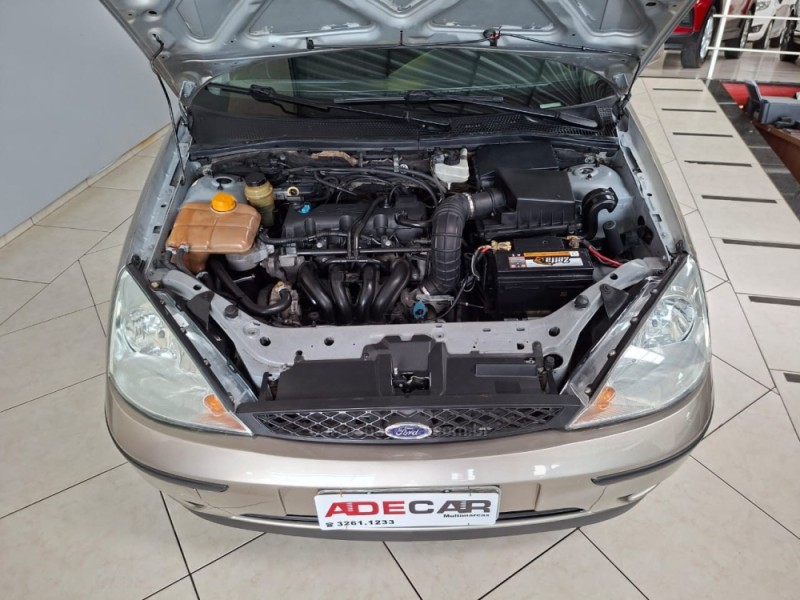 FOCUS 1.6 GL SEDAN 8V FLEX 4P MANUAL - 2005 - FARROUPILHA