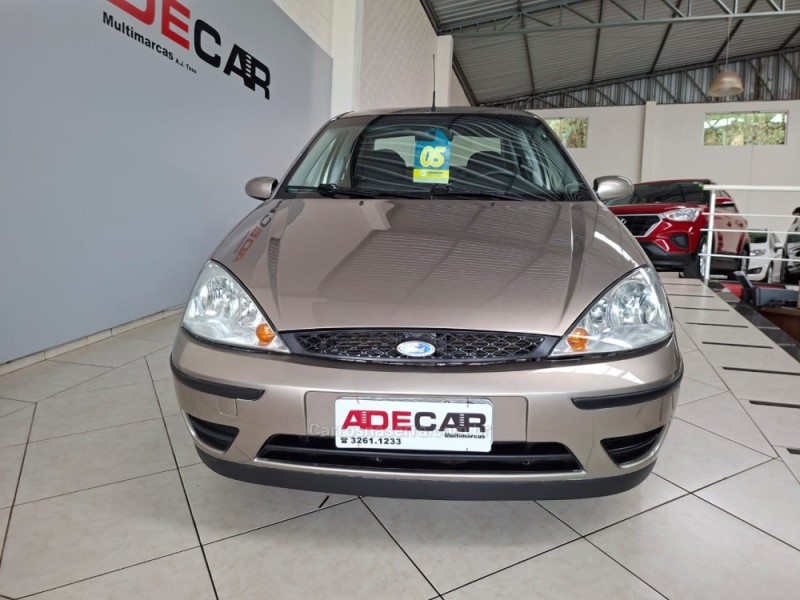 FOCUS 1.6 GL SEDAN 8V FLEX 4P MANUAL - 2005 - FARROUPILHA