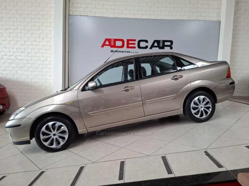 FOCUS 1.6 GL SEDAN 8V FLEX 4P MANUAL - 2005 - FARROUPILHA