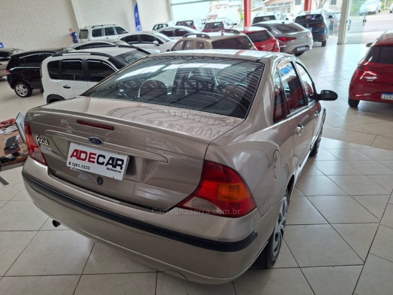 FOCUS 1.6 GL SEDAN 8V FLEX 4P MANUAL - 2005 - FARROUPILHA