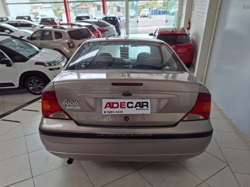 FOCUS 1.6 GL SEDAN 8V FLEX 4P MANUAL - 2005 - FARROUPILHA