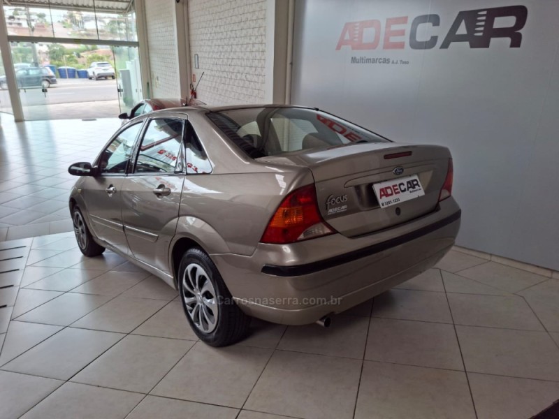 FOCUS 1.6 GL SEDAN 8V FLEX 4P MANUAL - 2005 - FARROUPILHA
