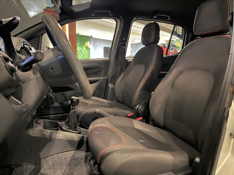 UNO 1.4 EVO SPORTING 8V FLEX 4P MANUAL - 2015 - NOVO HAMBURGO