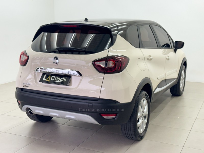 CAPTUR 1.6 16V SCE FLEX ZEN MANUAL - 2019 - CARLOS BARBOSA