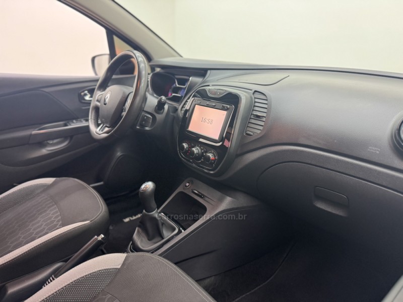 CAPTUR 1.6 16V SCE FLEX ZEN MANUAL - 2019 - CARLOS BARBOSA