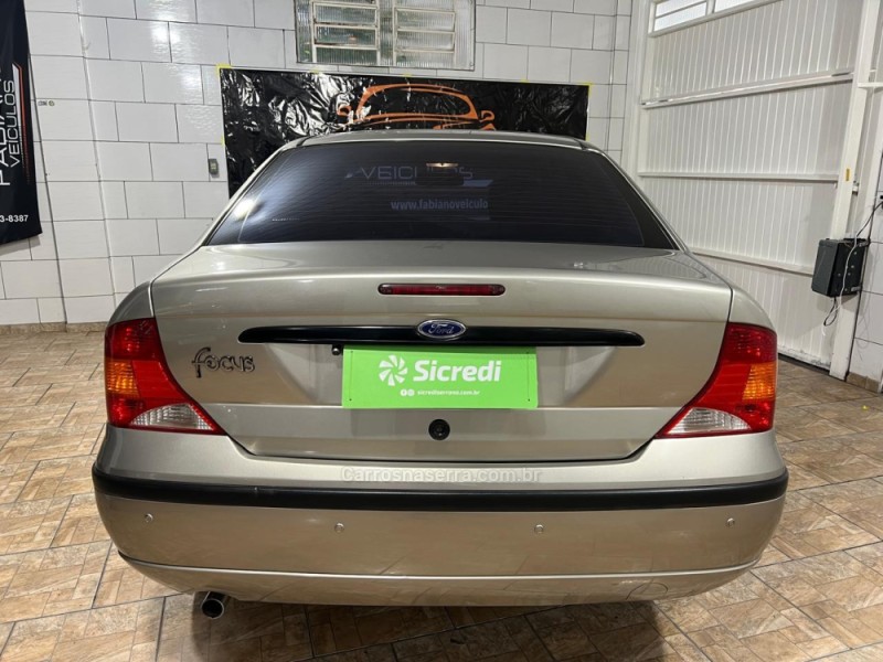 FOCUS 1.6 GL 8V GASOLINA 4P MANUAL - 2005 - BENTO GONçALVES