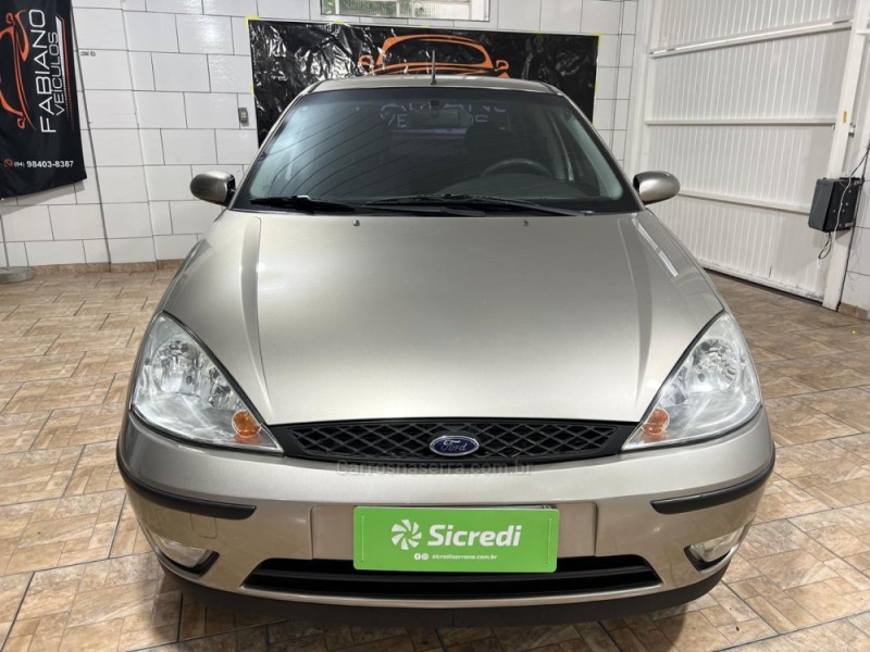 FOCUS 1.6 GL 8V GASOLINA 4P MANUAL - 2005 - BENTO GONçALVES