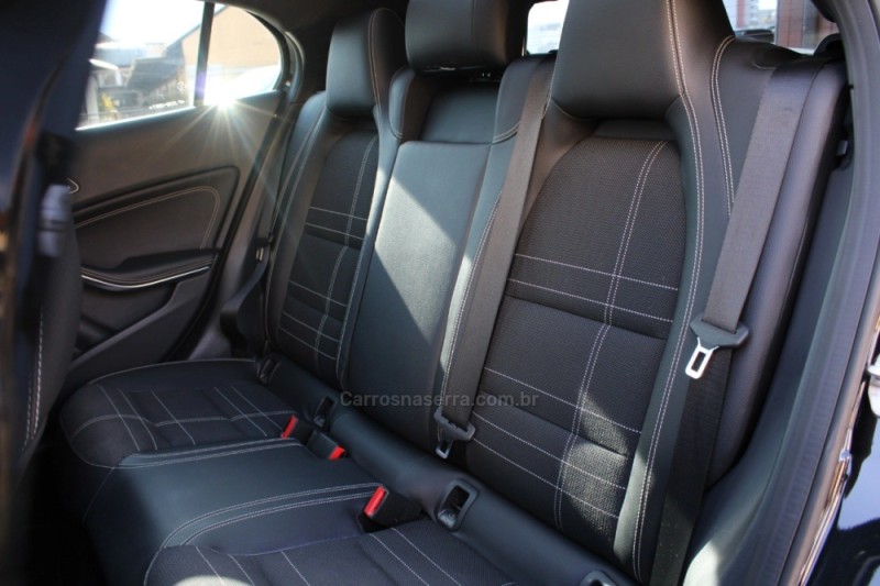 GLA 200 1.6 CGI VISION 16V TURBO GASOLINA 4P AUTOMÁTICO - 2015 - CAXIAS DO SUL