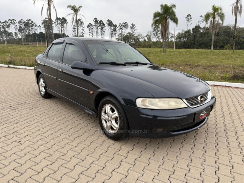 VECTRA 2.0 MPFI GLS 8V GASOLINA 4P MANUAL - 2000 - IVOTI