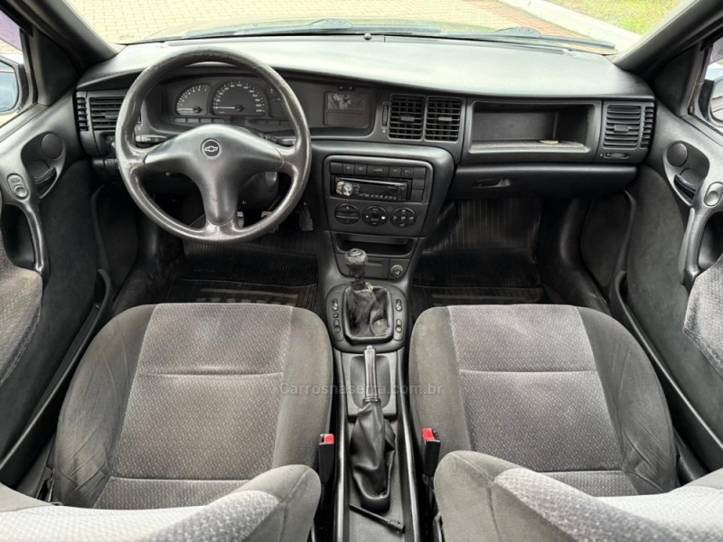 VECTRA 2.0 MPFI GLS 8V GASOLINA 4P MANUAL - 2000 - IVOTI