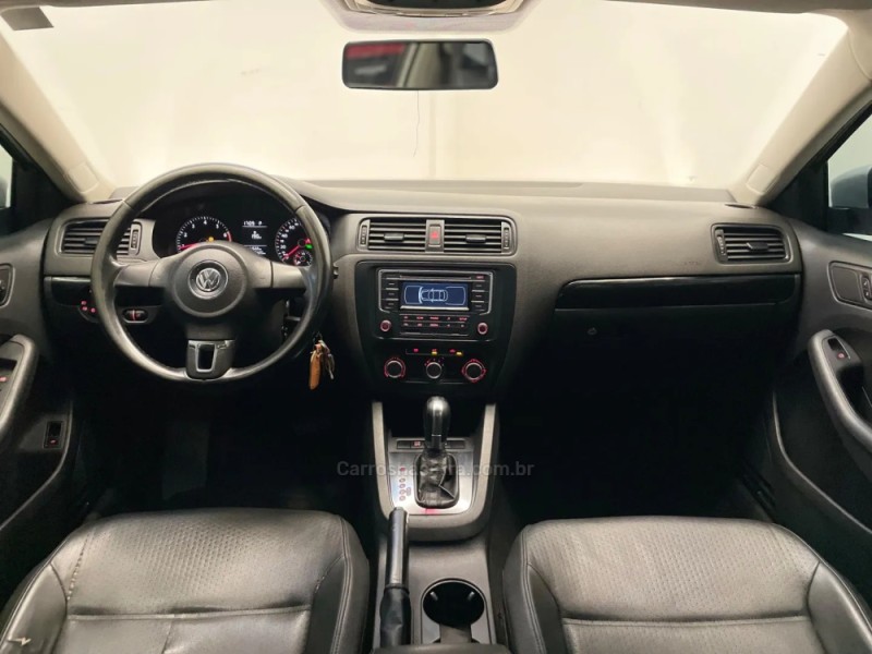 JETTA 2.0 COMFORTLINE FLEX 4P TIPTRONIC - 2013 - NOVO HAMBURGO