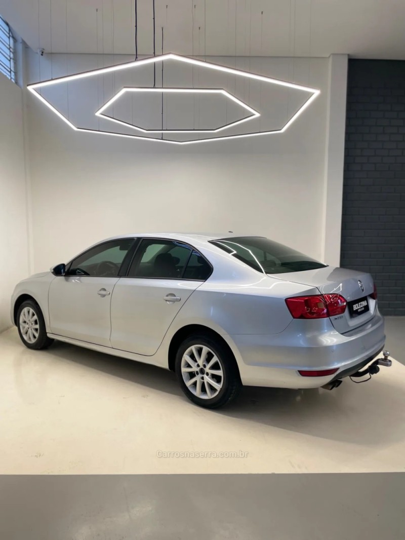 JETTA 2.0 COMFORTLINE FLEX 4P TIPTRONIC - 2013 - NOVO HAMBURGO