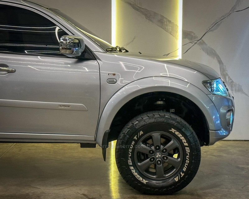 L200 TRITON 3.2 HPE 4X4 CD 16V TURBO INTERCOOLER DIESEL 4P AUTOMÁTICO - 2017 - GARIBALDI