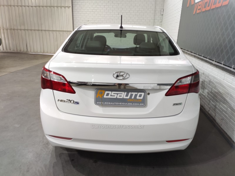 HB20S 1.0 COMFORT PLUS 12V FLEX 4P MANUAL - 2014 - VENâNCIO AIRES