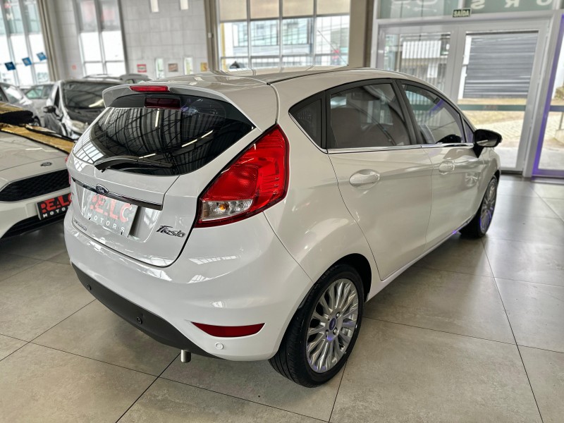 FIESTA 1.6 TITANIUM HATCH 16V FLEX 4P MANUAL - 2014 - CAXIAS DO SUL