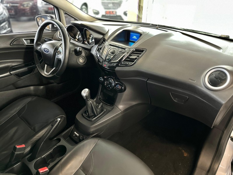 FIESTA 1.6 TITANIUM HATCH 16V FLEX 4P MANUAL - 2014 - CAXIAS DO SUL