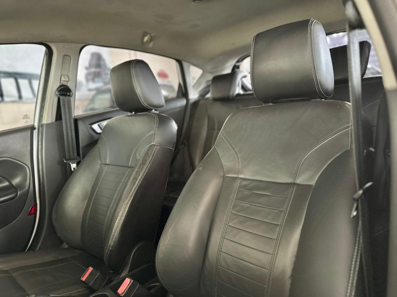 FIESTA 1.6 TITANIUM HATCH 16V FLEX 4P MANUAL - 2014 - CAXIAS DO SUL