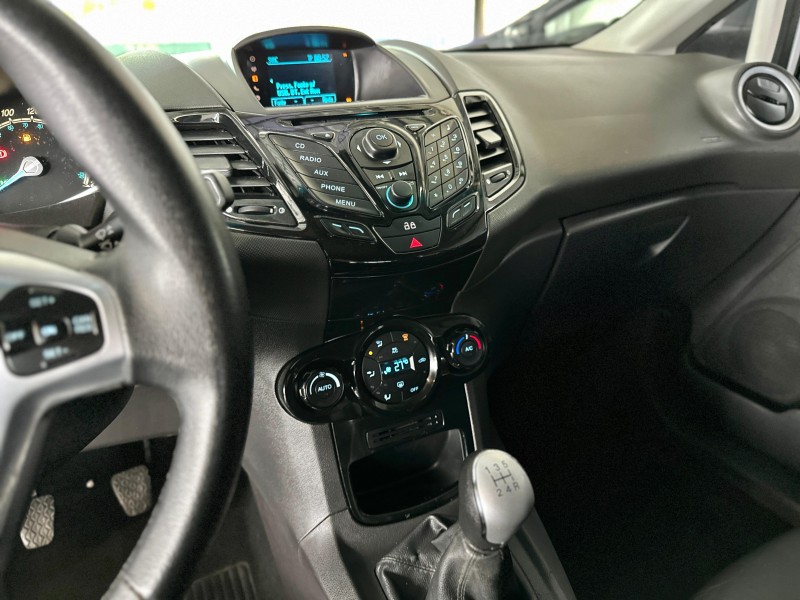 FIESTA 1.6 TITANIUM HATCH 16V FLEX 4P MANUAL - 2014 - CAXIAS DO SUL