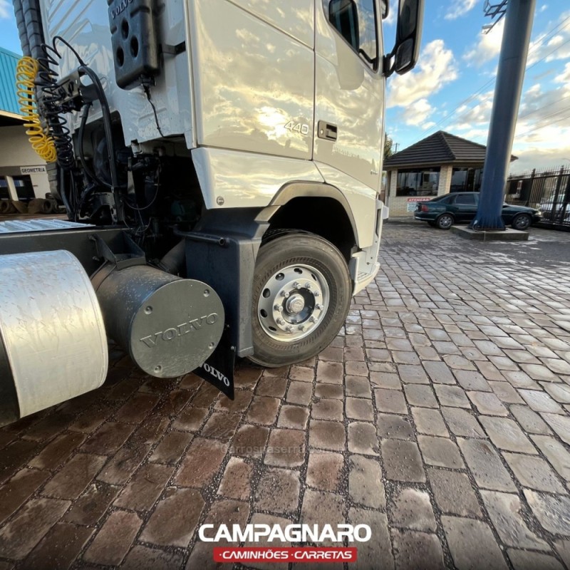 FH 440 6X4 - 2008 - VACARIA