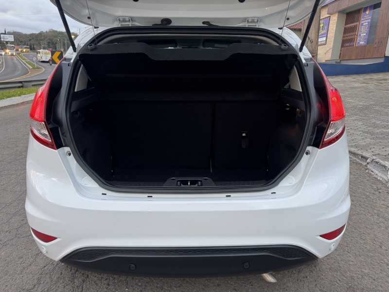 FIESTA 1.6 SE HATCH 16V FLEX 4P MANUAL - 2018 - DOIS IRMãOS