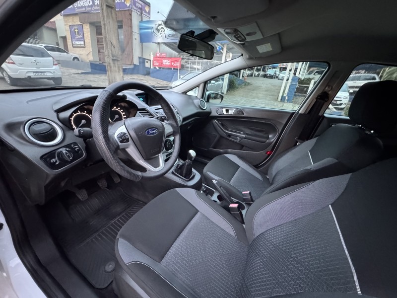 FIESTA 1.6 SE HATCH 16V FLEX 4P MANUAL - 2018 - DOIS IRMãOS
