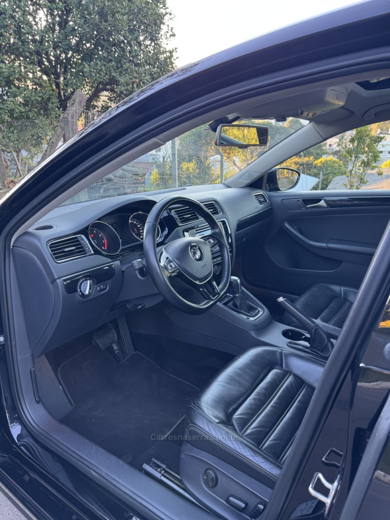 JETTA 2.0 TSI HIGHLINE 211CV GASOLINA 4P DSG - 2016 - NOVA ARAçá