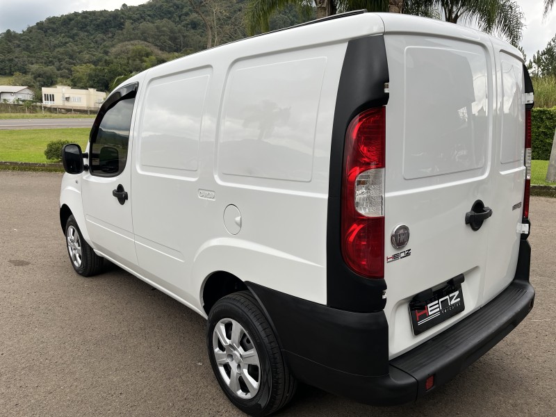 DOBLÓ 1.4 MPI CARGO FLEX 2P MANUAL - 2013 - BOM PRINCíPIO