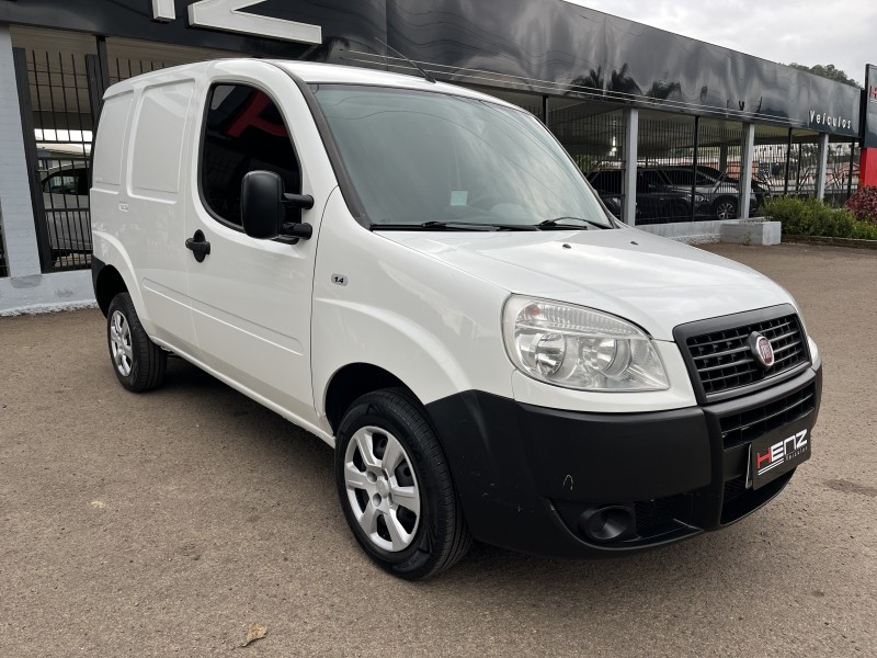 DOBLÓ 1.4 MPI CARGO FLEX 2P MANUAL - 2013 - BOM PRINCíPIO