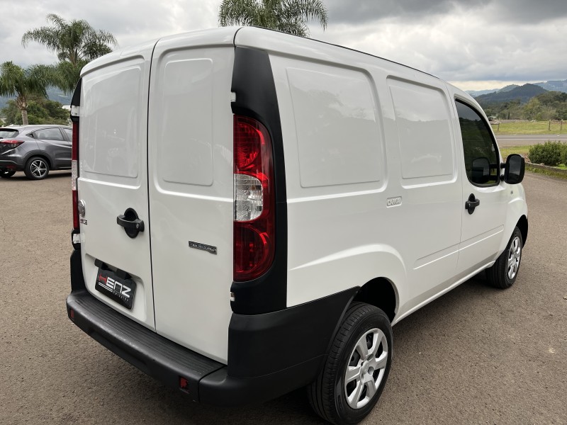 DOBLÓ 1.4 MPI CARGO FLEX 2P MANUAL - 2013 - BOM PRINCíPIO