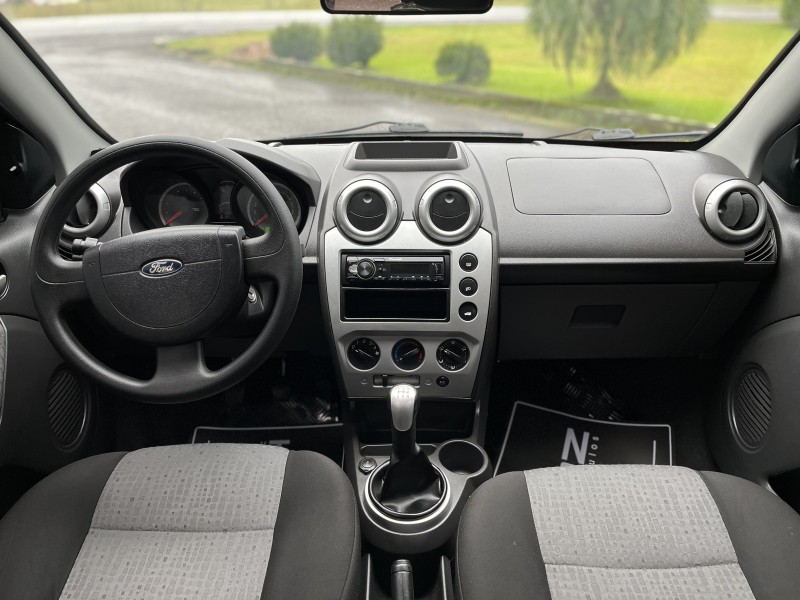 FIESTA 1.6 MPI CLASS SEDAN 8V FLEX 4P MANUAL - 2011 - BOM PRINCíPIO