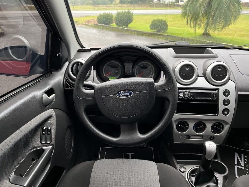 FIESTA 1.6 MPI CLASS SEDAN 8V FLEX 4P MANUAL - 2011 - BOM PRINCíPIO