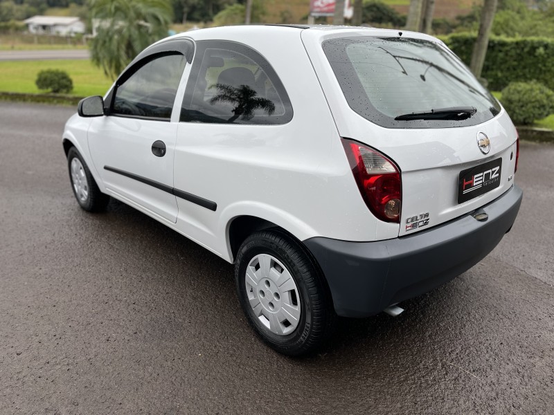 CELTA 1.0 MPFI VHCE 8V FLEX 2P MANUAL - 2011 - BOM PRINCíPIO
