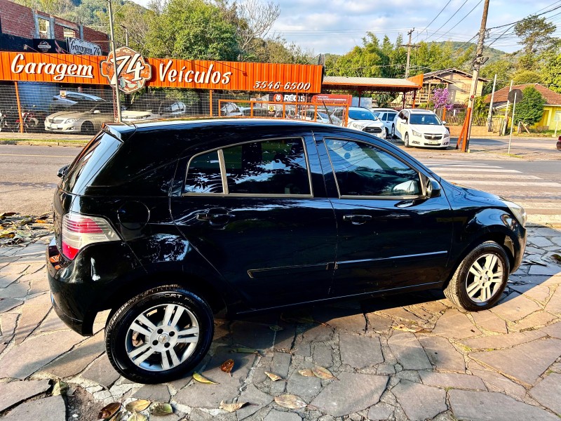 AGILE 1.4 MPFI LTZ 8V FLEX 4P MANUAL - 2013 - TRêS COROAS
