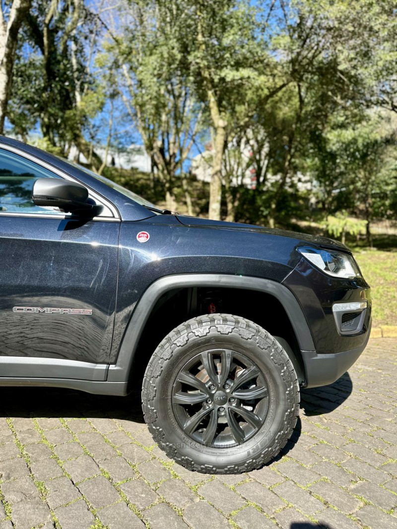 COMPASS 2.0 16V DIESEL TRAILHAWK 4X4 AUTOMÁTICO - 2018 - CAXIAS DO SUL