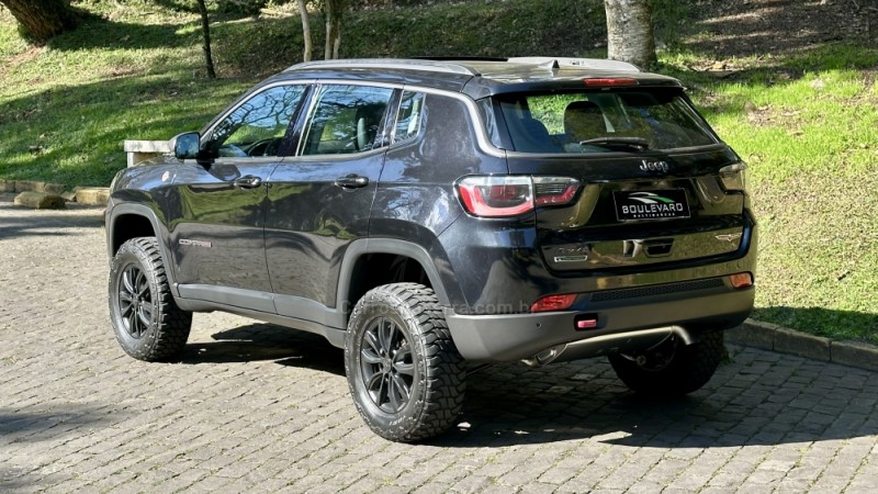 COMPASS 2.0 16V DIESEL TRAILHAWK 4X4 AUTOMÁTICO - 2018 - CAXIAS DO SUL