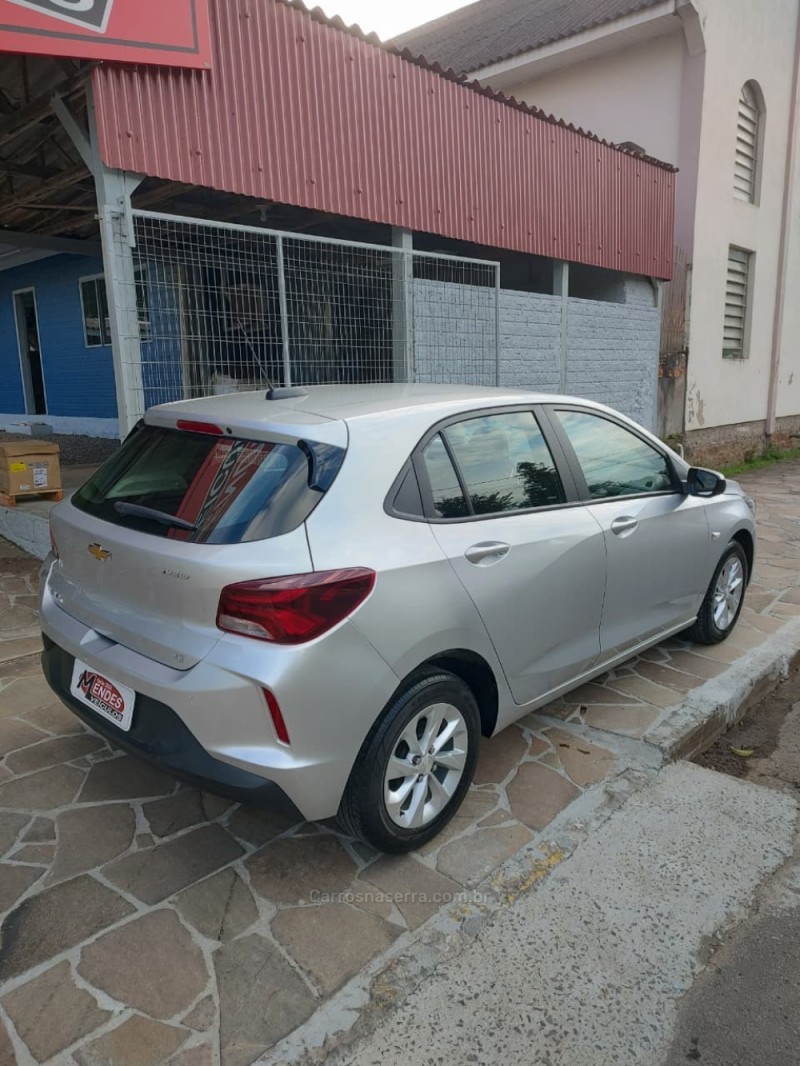 ONIX 1.0 LT 12V TURBO FLEX 4P MANUAL - 2020 - TRêS COROAS