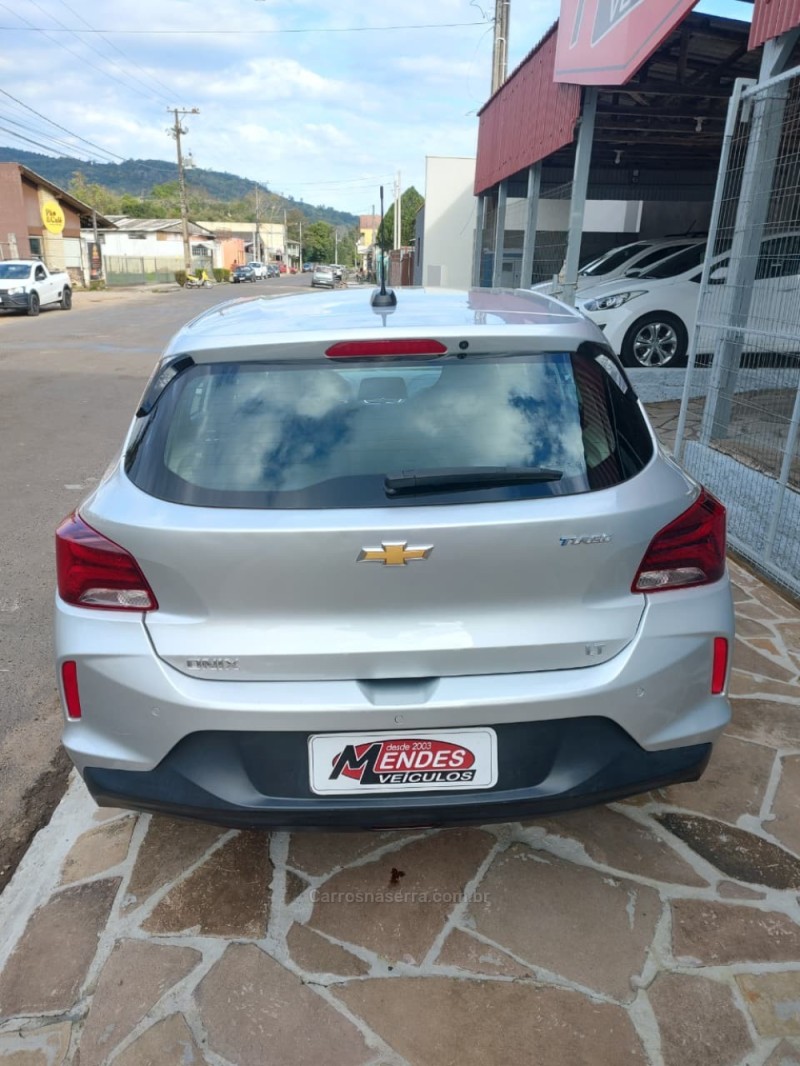 ONIX 1.0 LT 12V TURBO FLEX 4P MANUAL - 2020 - TRêS COROAS