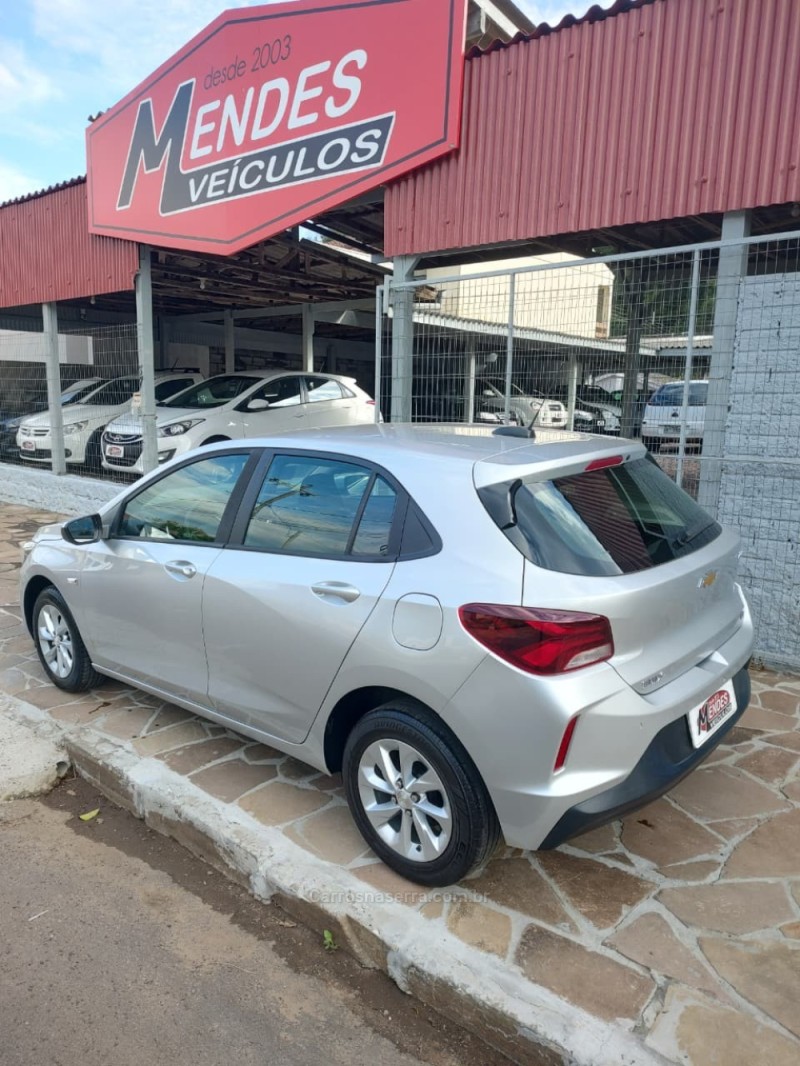 ONIX 1.0 LT 12V TURBO FLEX 4P MANUAL - 2020 - TRêS COROAS