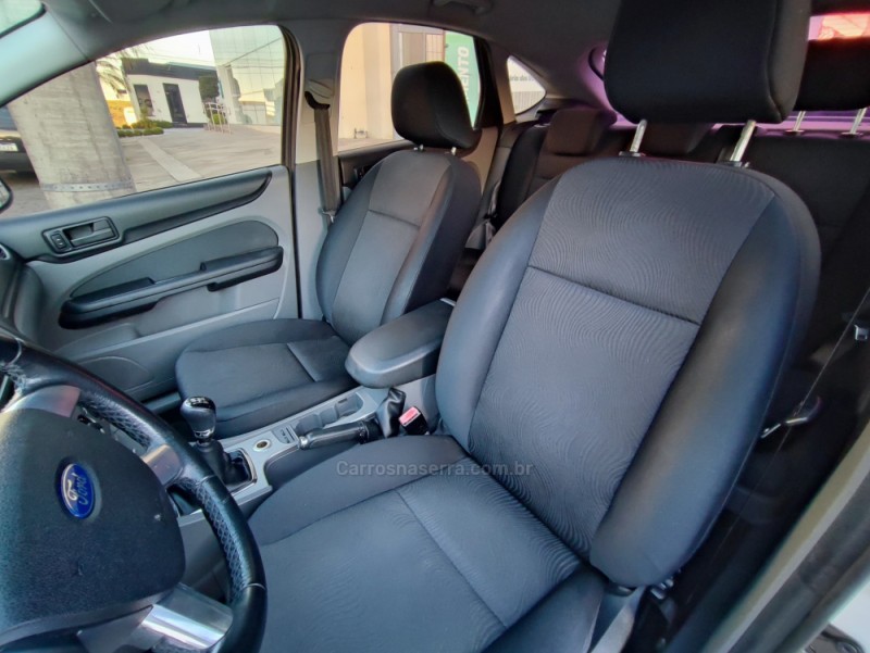 FOCUS 1.6 GLX 16V FLEX 4P MANUAL - 2011 - FARROUPILHA